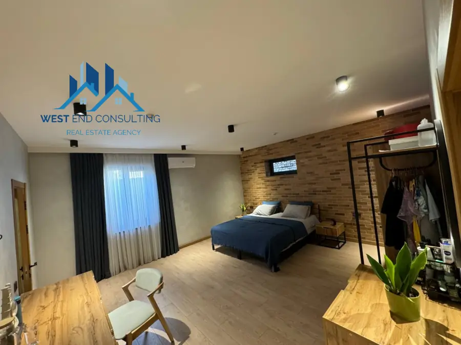 3-этажный дом − 450 м², 3.5 сот.