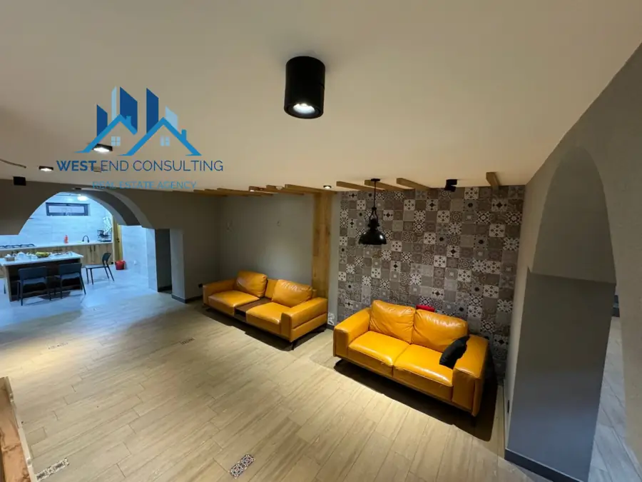 Сдается 3-этажный дом − 450 м²