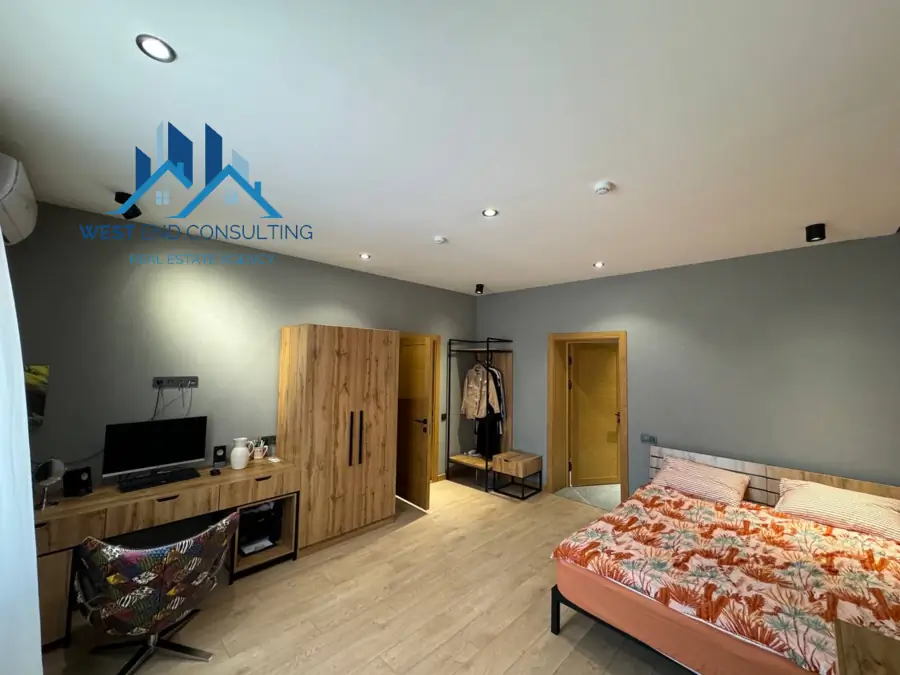 Сдается 3-этажный дом − 450 м²