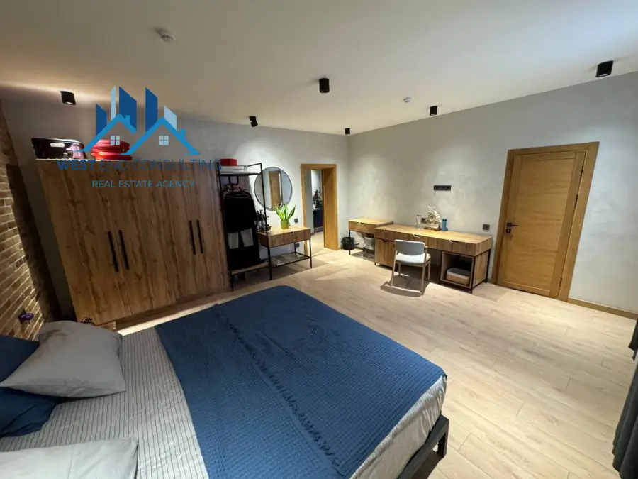 Сдается 3-этажный дом − 450 м²