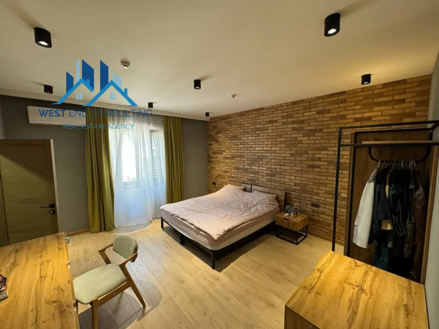 Сдается 3-этажный дом − 450 м²