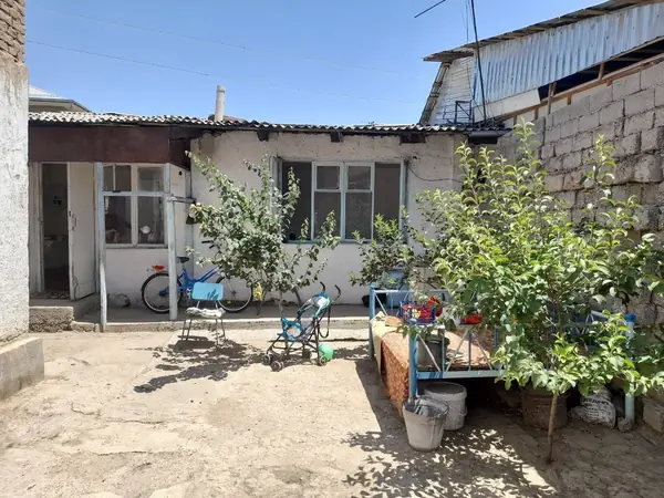 1-этажный дом − 90 м², 2.2 сот.