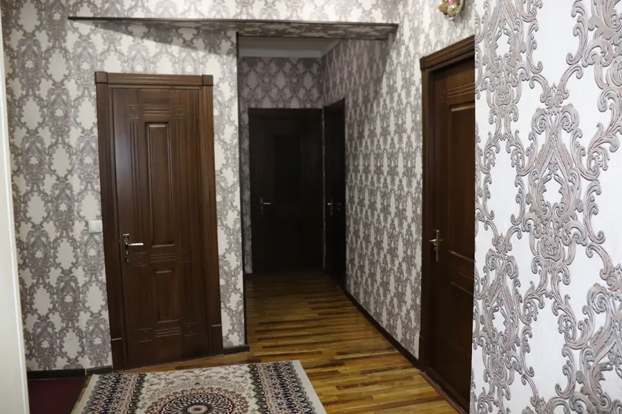 4 xonali kvartira sotiladi − 92 m²