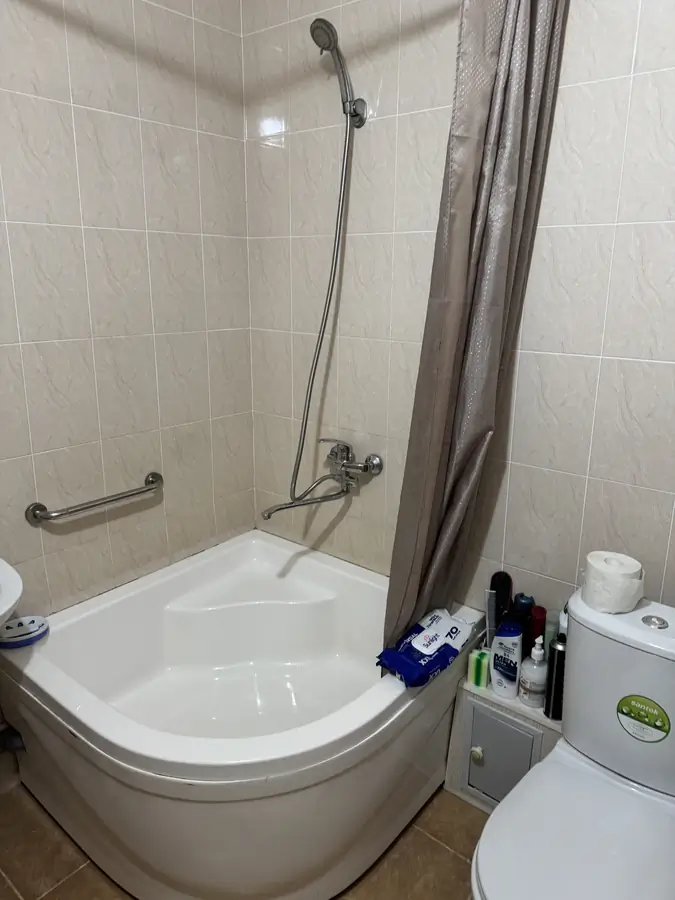 Продается 3-комнатная квартира − 57.6 м²