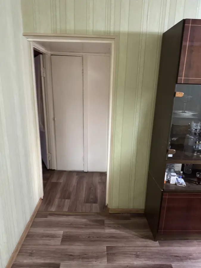 Продается 3-комнатная квартира − 57.6 м²