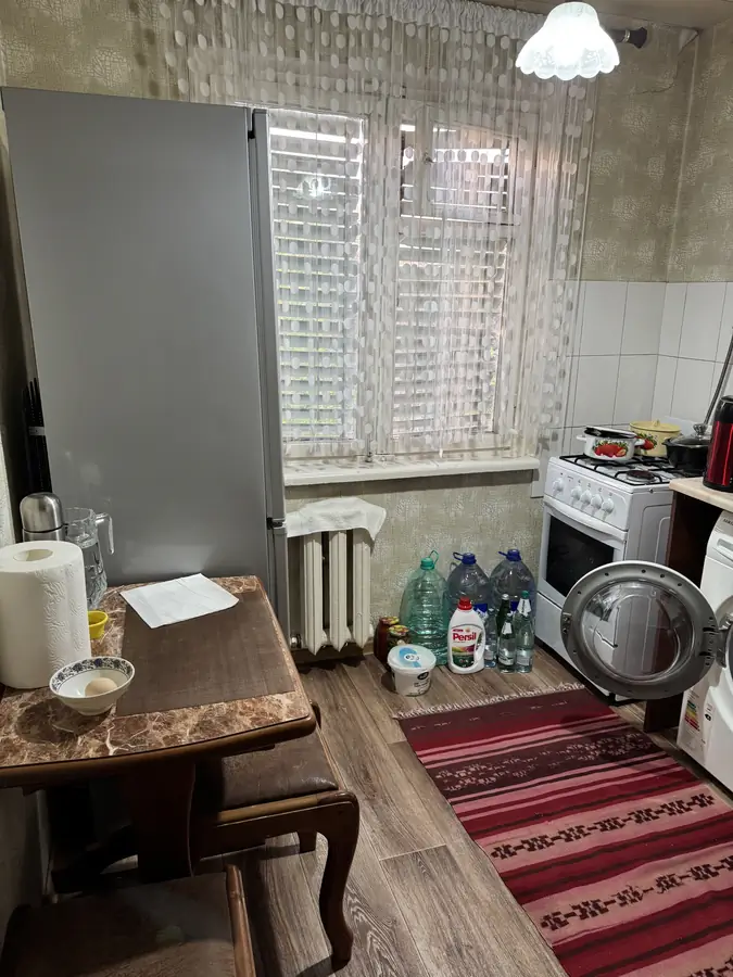Продается 3-комнатная квартира − 57.6 м²