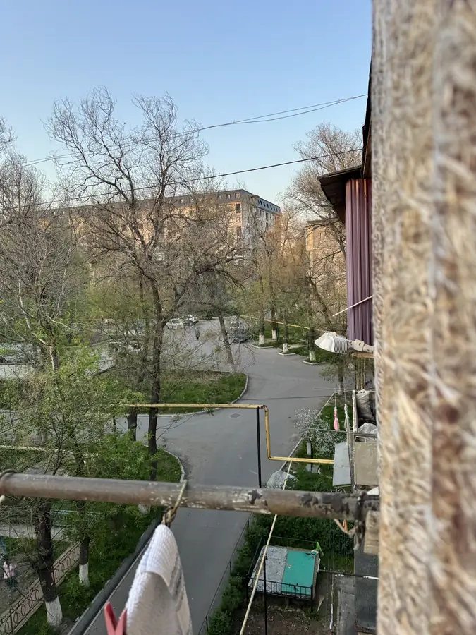 Продается 3-комнатная квартира − 57.6 м²