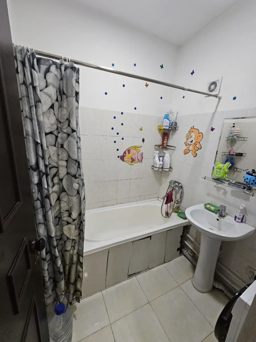 3 xonali kvartira sotiladi − 58 m²