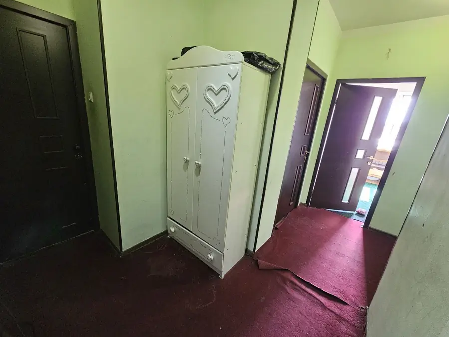 3 xonali kvartira sotiladi − 58 m²