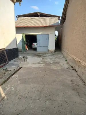 1-этажный дом − 180 м², 12 сот.
