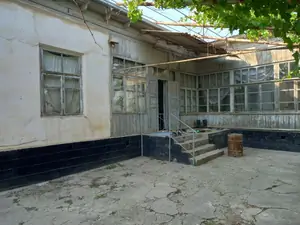1-этажный дом − 180 м², 12 сот.