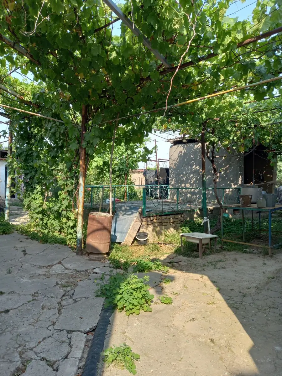 1-этажный дом − 180 м², 12 сот.