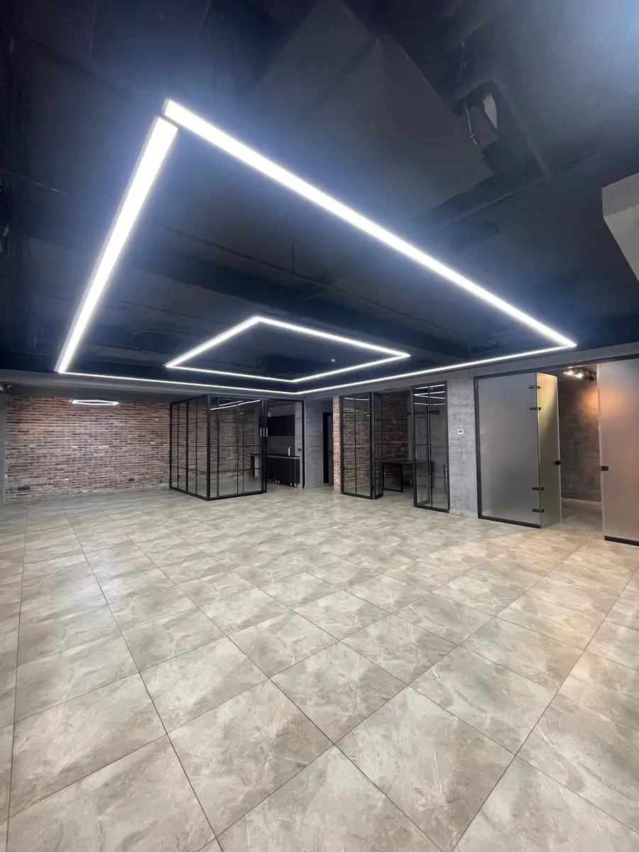 Ofis sotiladi − 100 m²