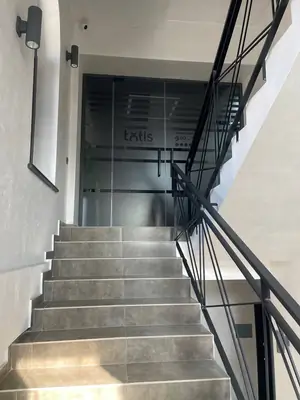 Ofis sotiladi − 100 m²