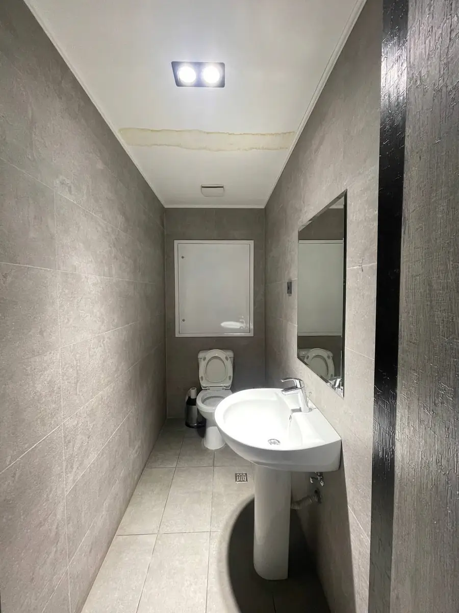 Ofis sotiladi − 100 m²
