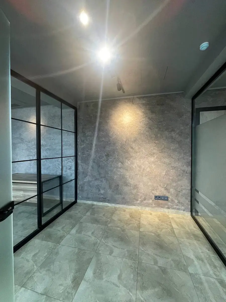 Ofis sotiladi − 100 m²