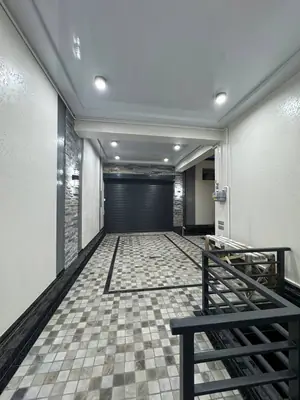 3-этажный дом − 480 м², 3.8 сот.