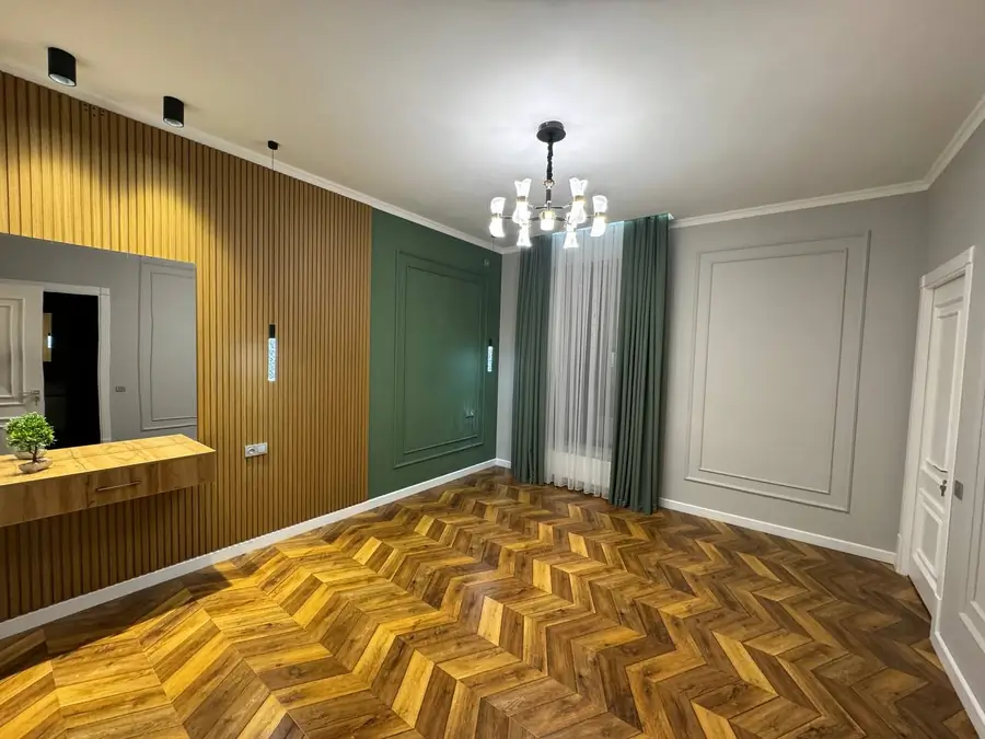 3 qavatli uy sotiladi − 480 m²