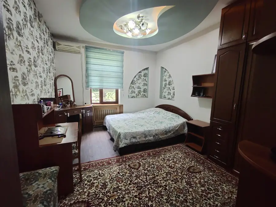 Продается 3-комнатная квартира − 81 м²