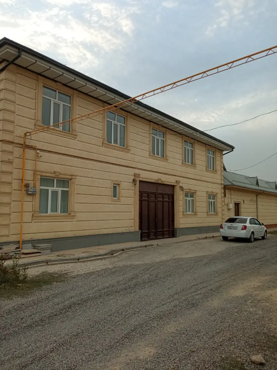2-этажный дом − 797 м², 10 сот.