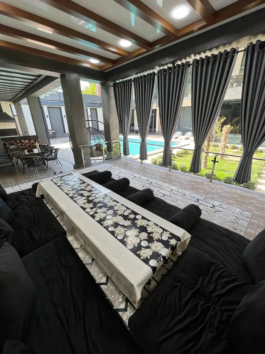 2-этажный дом − 650 м², 6 сот.