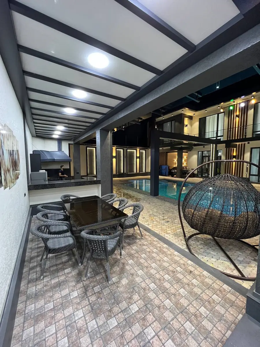 2 qavatli uy sotiladi − 650 m²