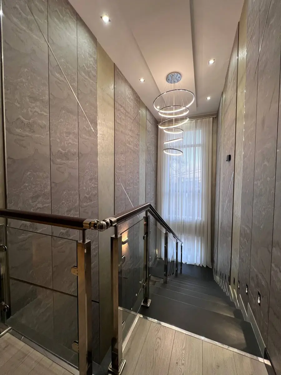 2 qavatli uy sotiladi − 650 m²