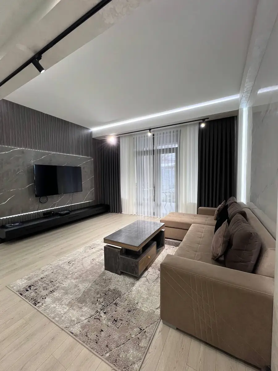 2 qavatli uy sotiladi − 650 m²