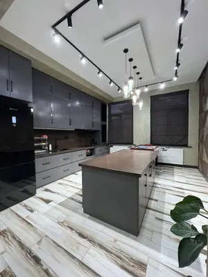 2 qavatli uy sotiladi − 650 m²
