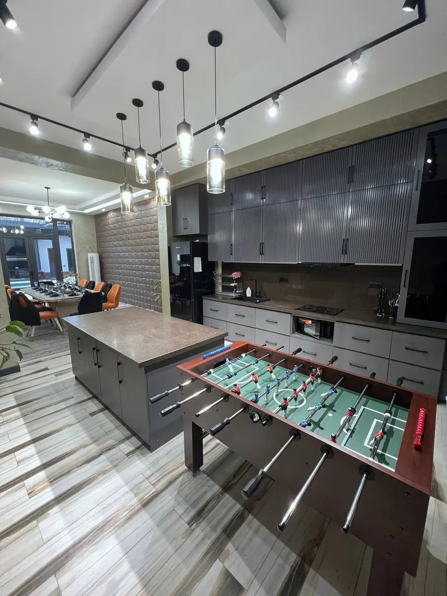 2 qavatli uy sotiladi − 650 m²