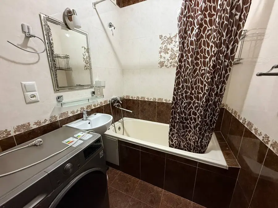 Продается 2-комнатная квартира − 50 м²