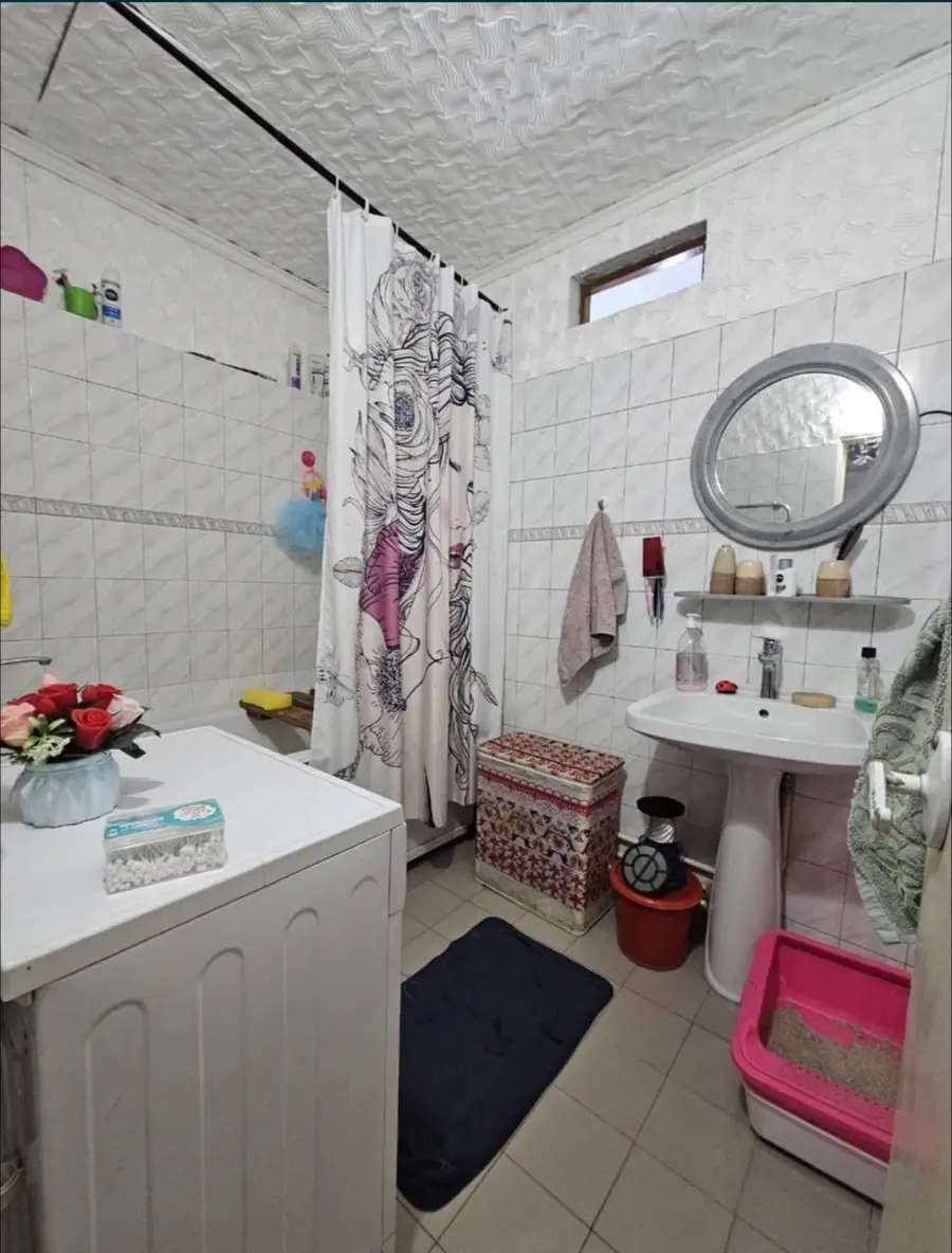 4 xonali kvartira sotiladi − 80 m²