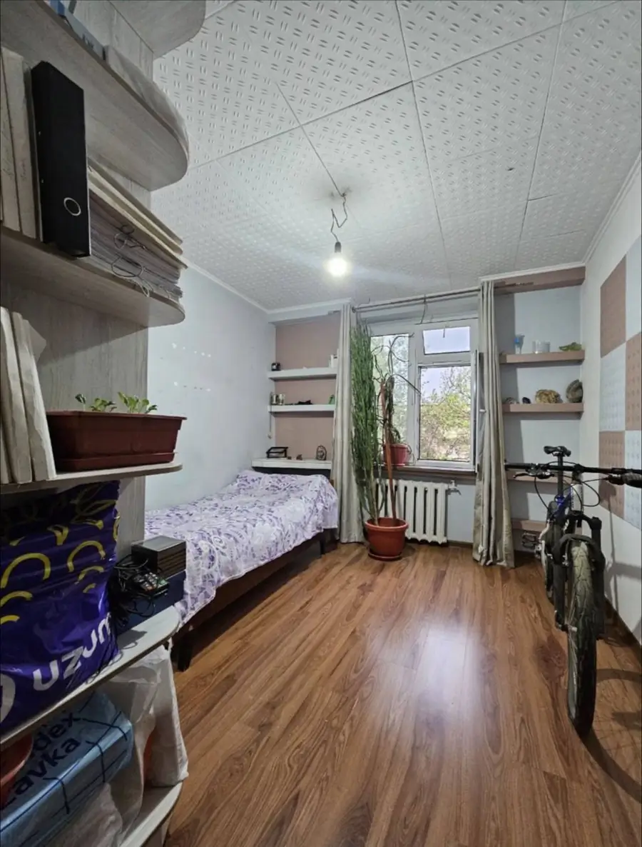 4 xonali kvartira sotiladi − 80 m²