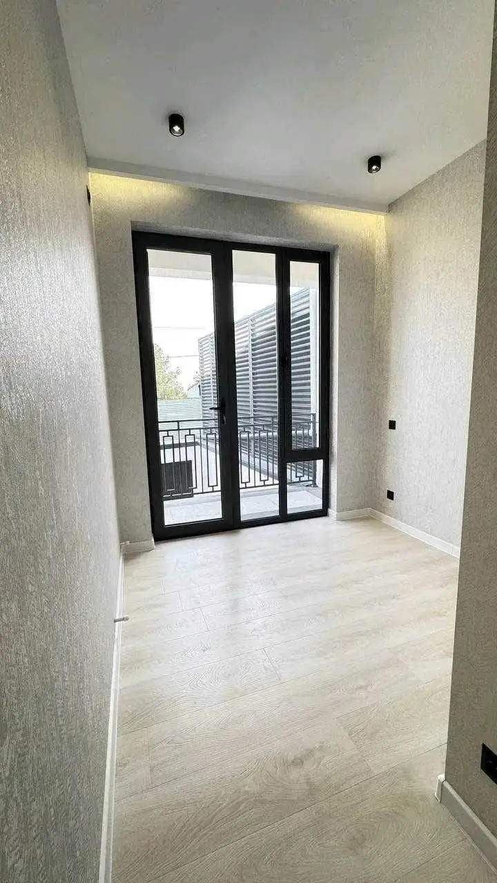 Продается 2-этажный дом − 180 м²