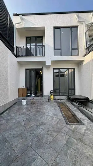 Продается 2-этажный дом − 180 м²