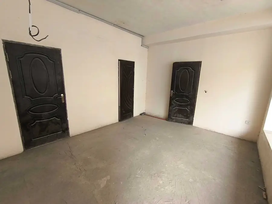 Savdo-sotiq maydoni − 208 m², 1/2 qavat