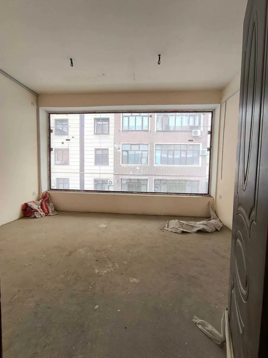 Savdo-sotiq maydoni − 208 m², 1/2 qavat