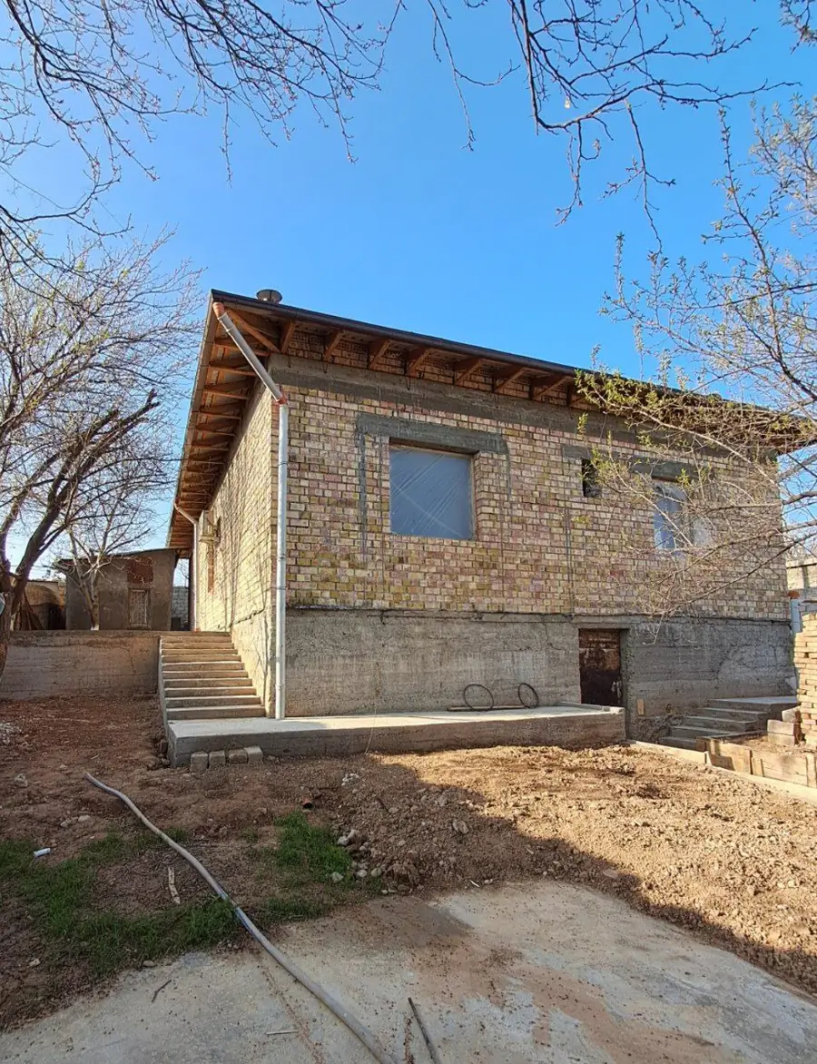 1-этажный дом − 145 м², 12 сот.