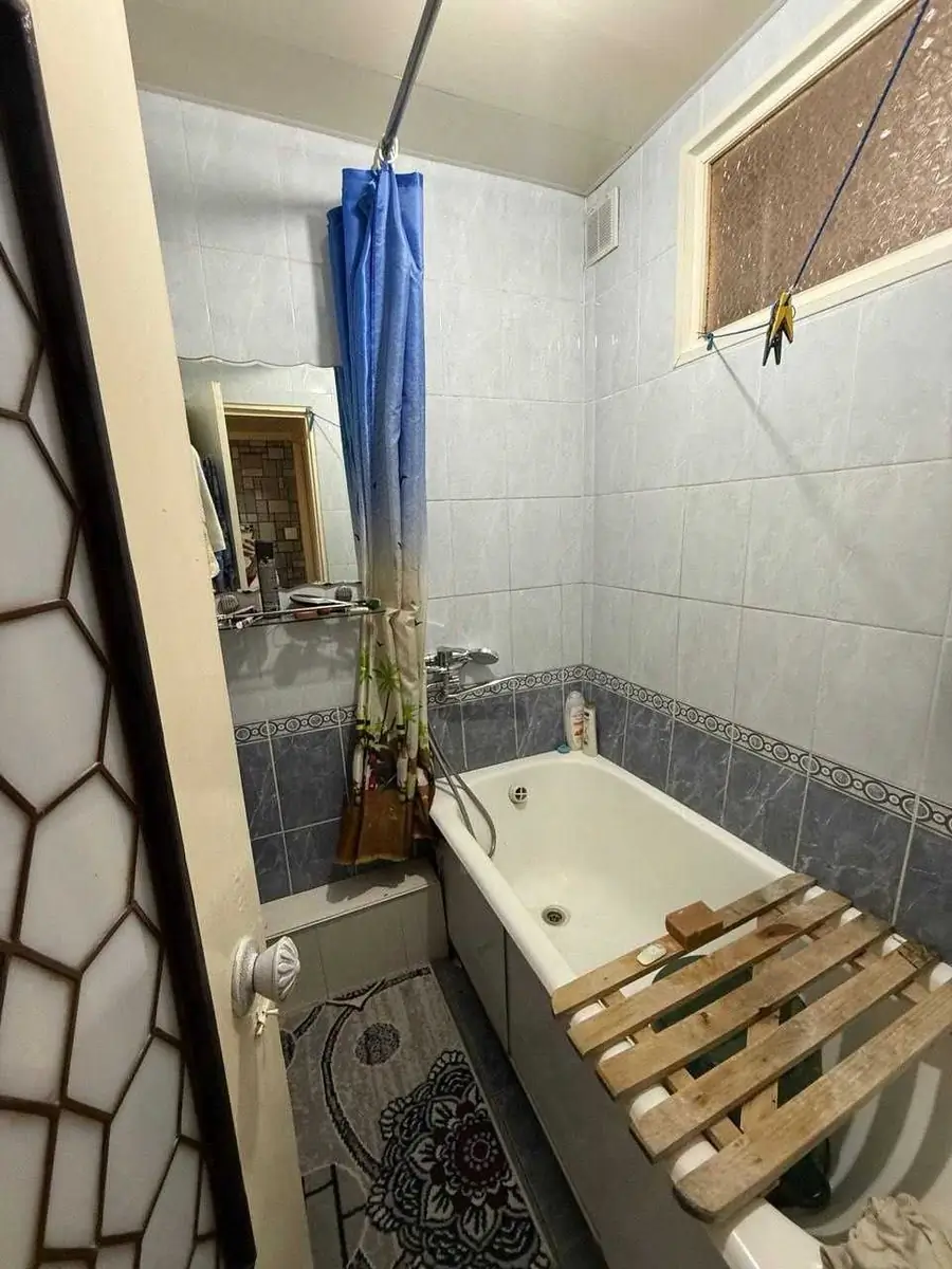 Продается Более 5-комнатная квартира − 87 м²