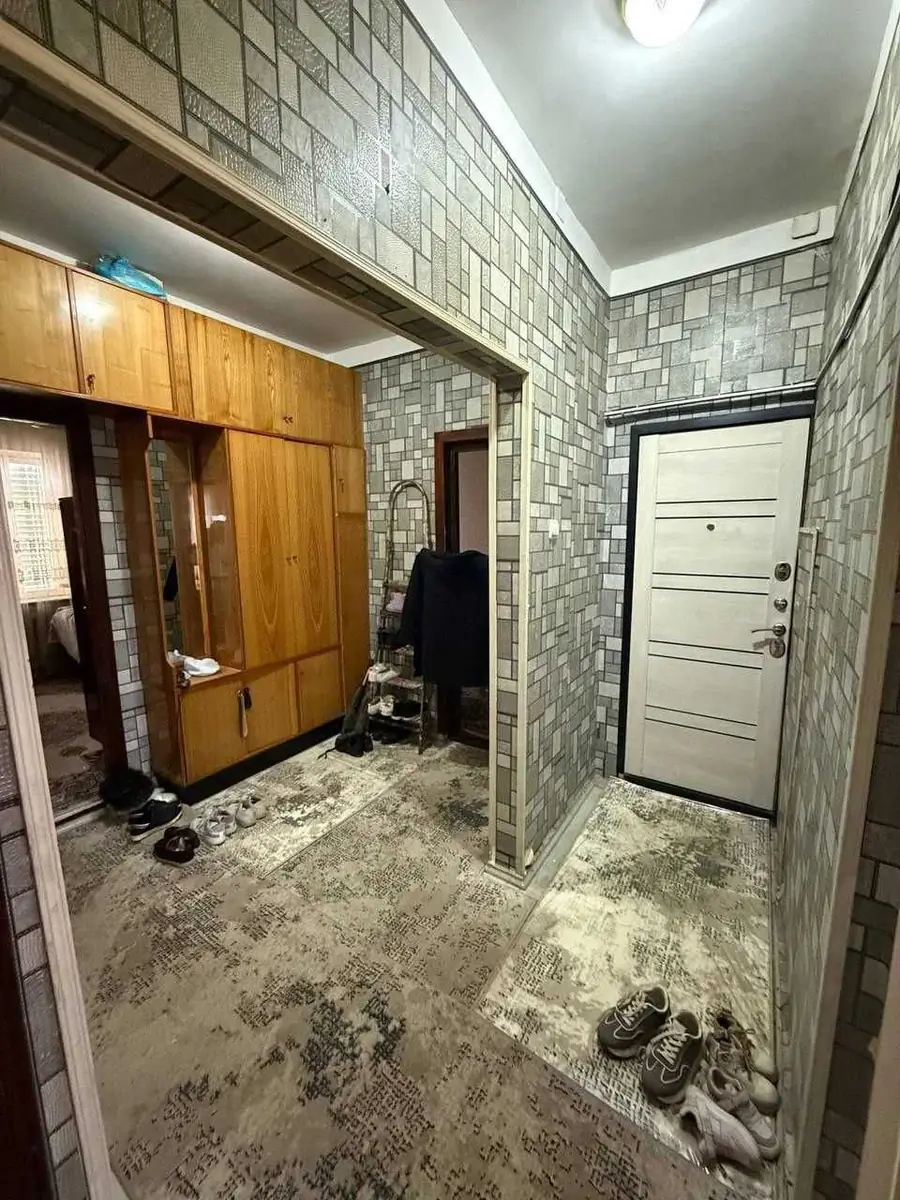 Продается Более 5-комнатная квартира − 87 м²