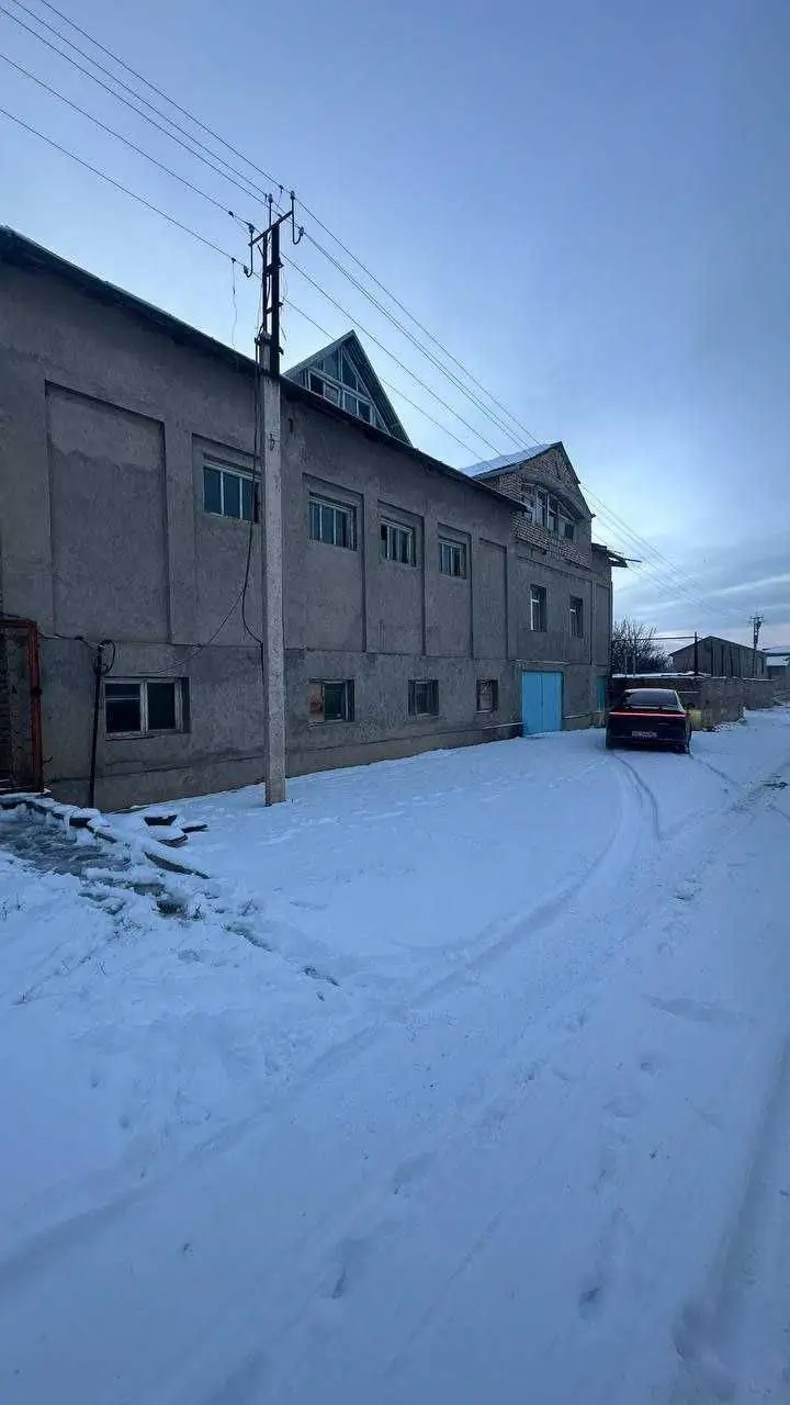 3-этажный дом − 450 м², 10 сот.