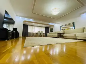 Более 5-комнатная квартира − 400 м², 5/6 этаж