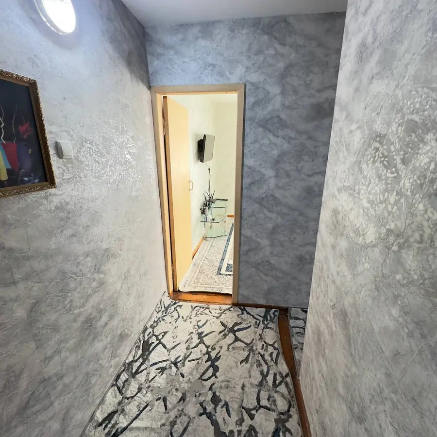 Сдается 1-комнатная квартира − 38 м²