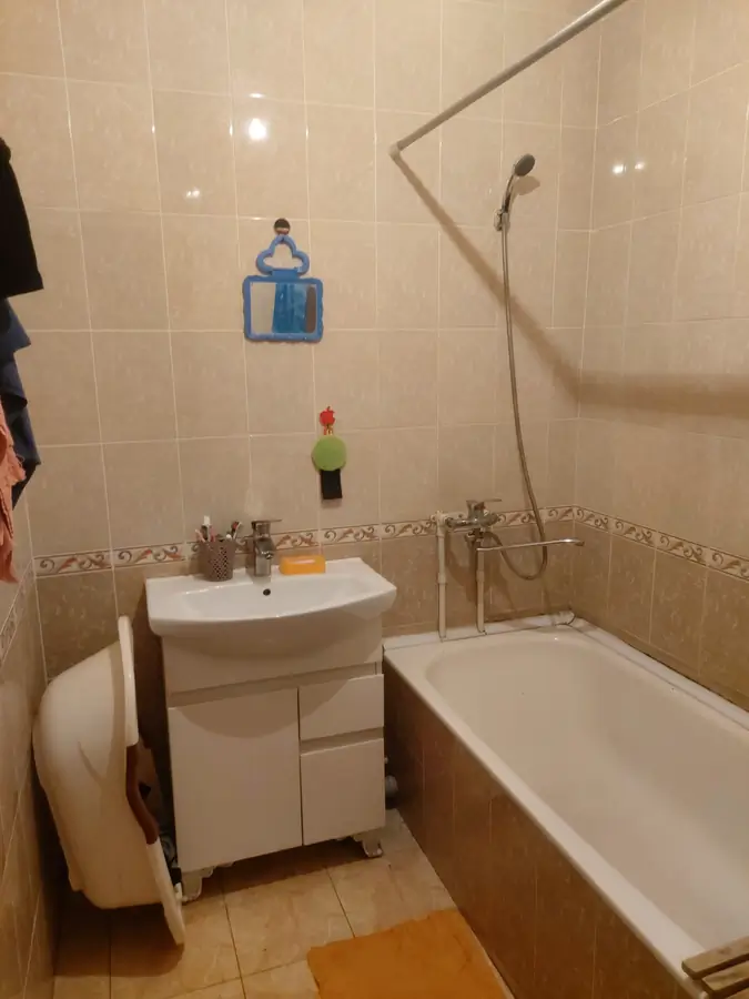 Продается 3-комнатная квартира − 80 м²