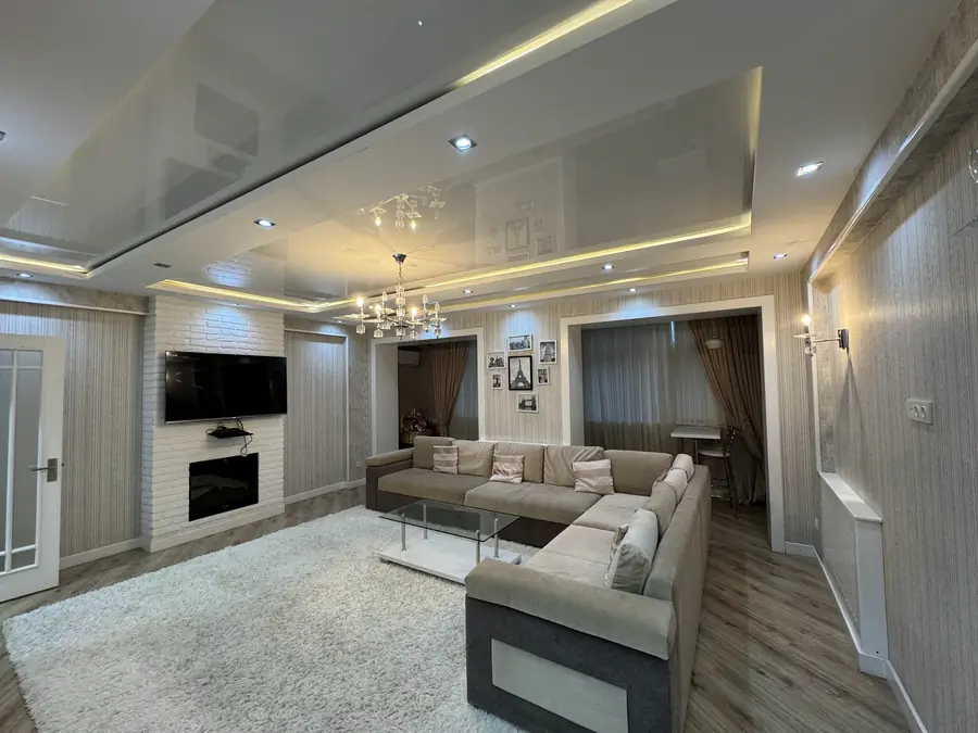 2-комнатная квартира − 77 м², 7/9 этаж