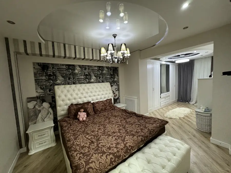 2-комнатная квартира − 77 м², 7/9 этаж