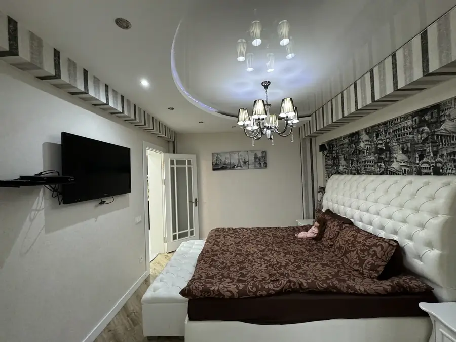 2-комнатная квартира − 77 м², 7/9 этаж