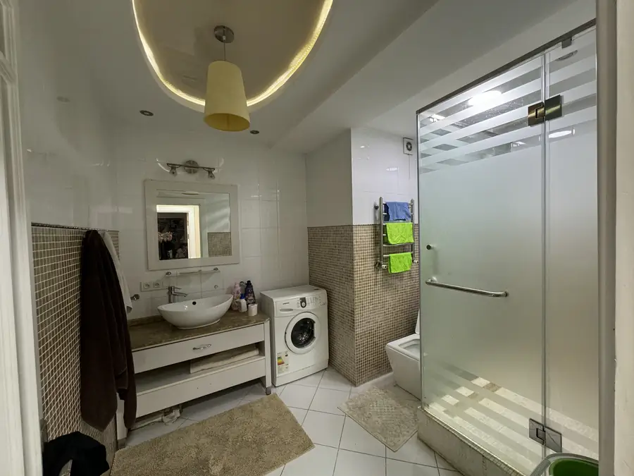 2 xonali kvartira sotiladi − 77 m²