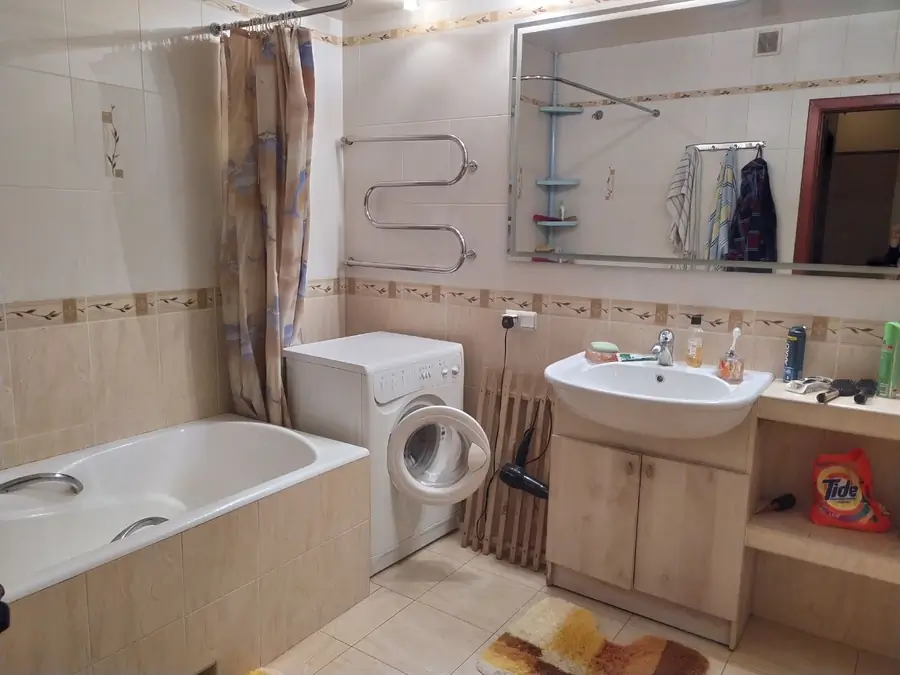 4 xonali kvartira sotiladi − 145 m²