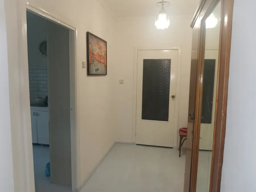 Продается 2-комнатная квартира − 60.4 м²